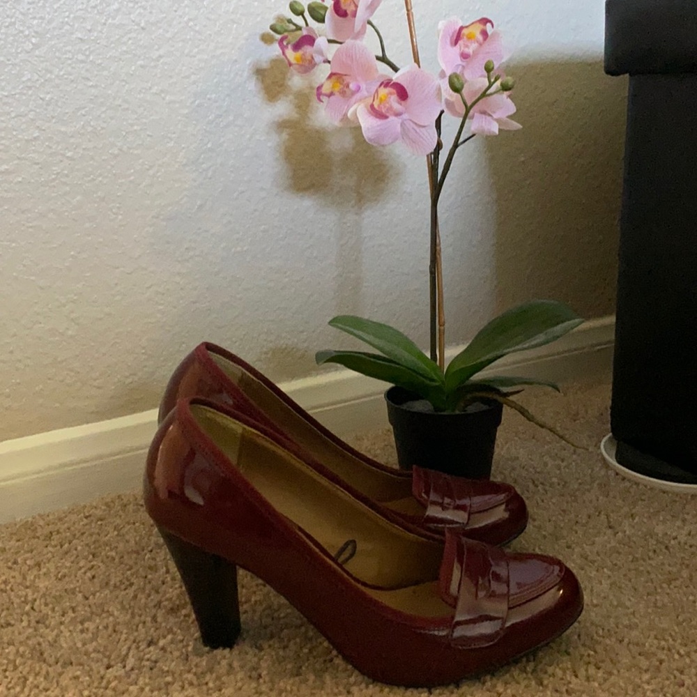 Burgundy casual shoes